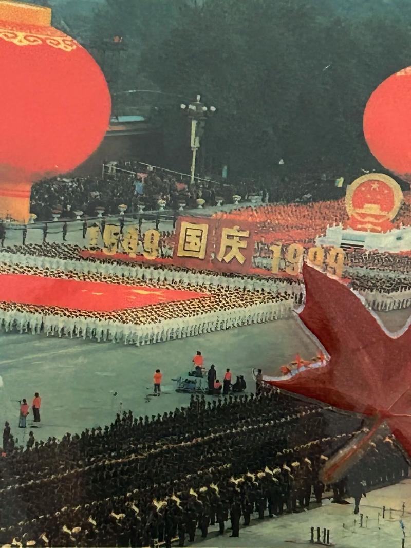 ภาพถ่ายนี้เป็นภาพถ่ายวินเทจที่บันทึกเหตุการณ์ในช่วง "สัปดาห์ทอง" (黄金周)