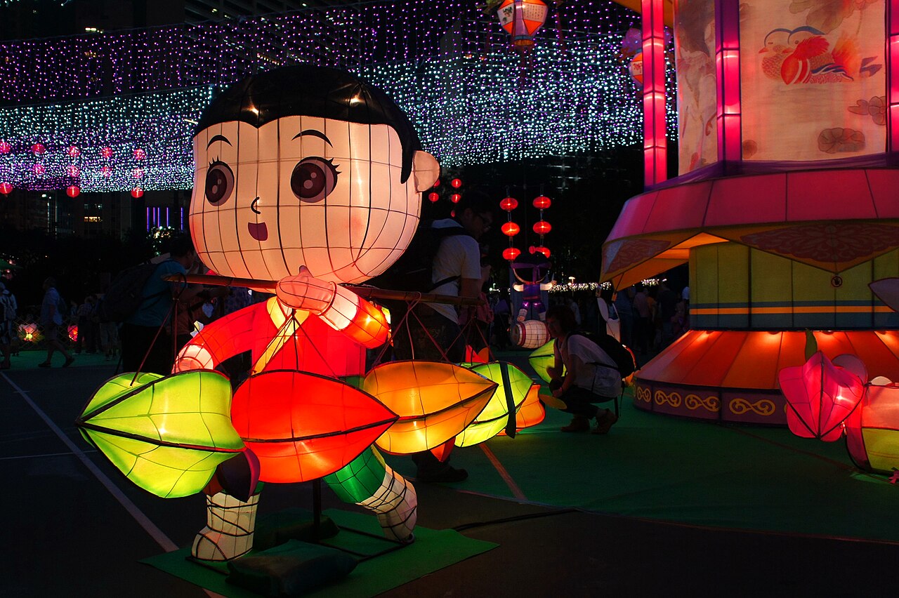 ภาพประกอบ Glowing lanterns, Mid-Autumn Lantern Carnival 2012, Victoria Park (Hong Kong)
